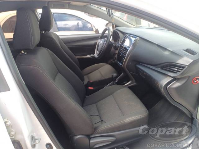 2023 TOYOTA YARIS SEDA 