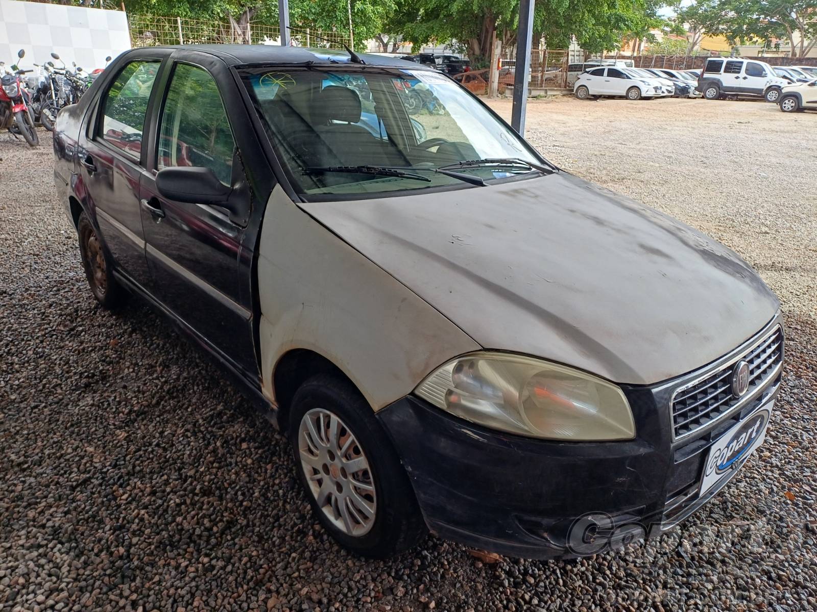 Fiat Siena 2011 em leilão