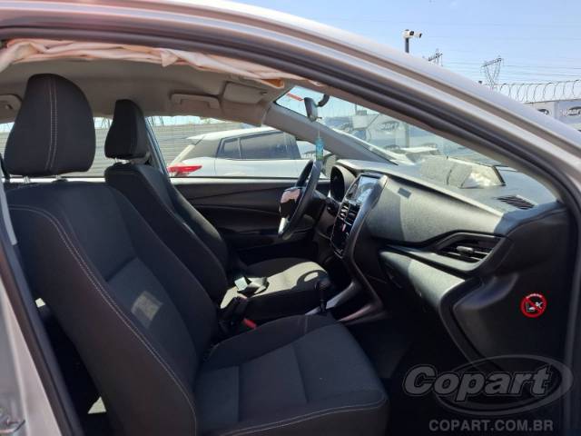 2025 TOYOTA YARIS SEDA 