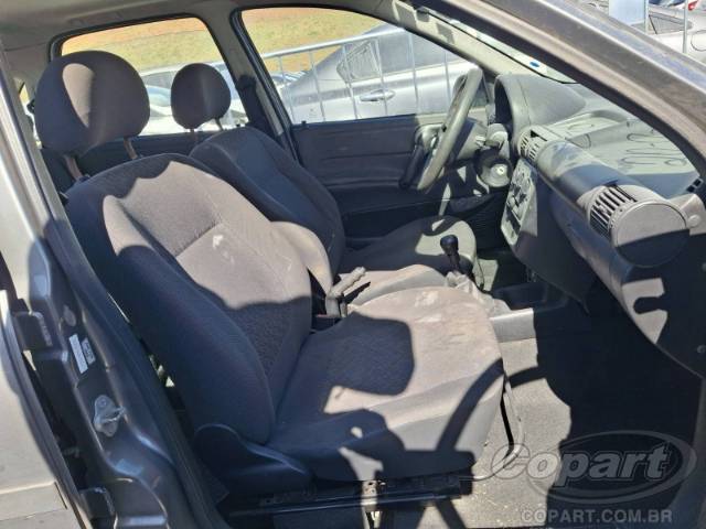 2004 CHEVROLET CORSA SEDAN 
