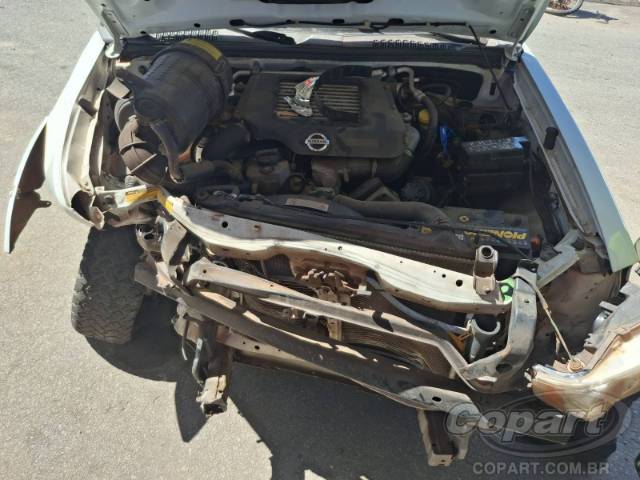 2005 NISSAN FRONTIER CD 
