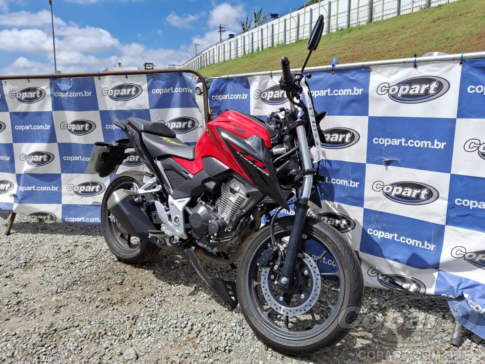 Honda CB 300F Twister ABS 2024 Médio Dano