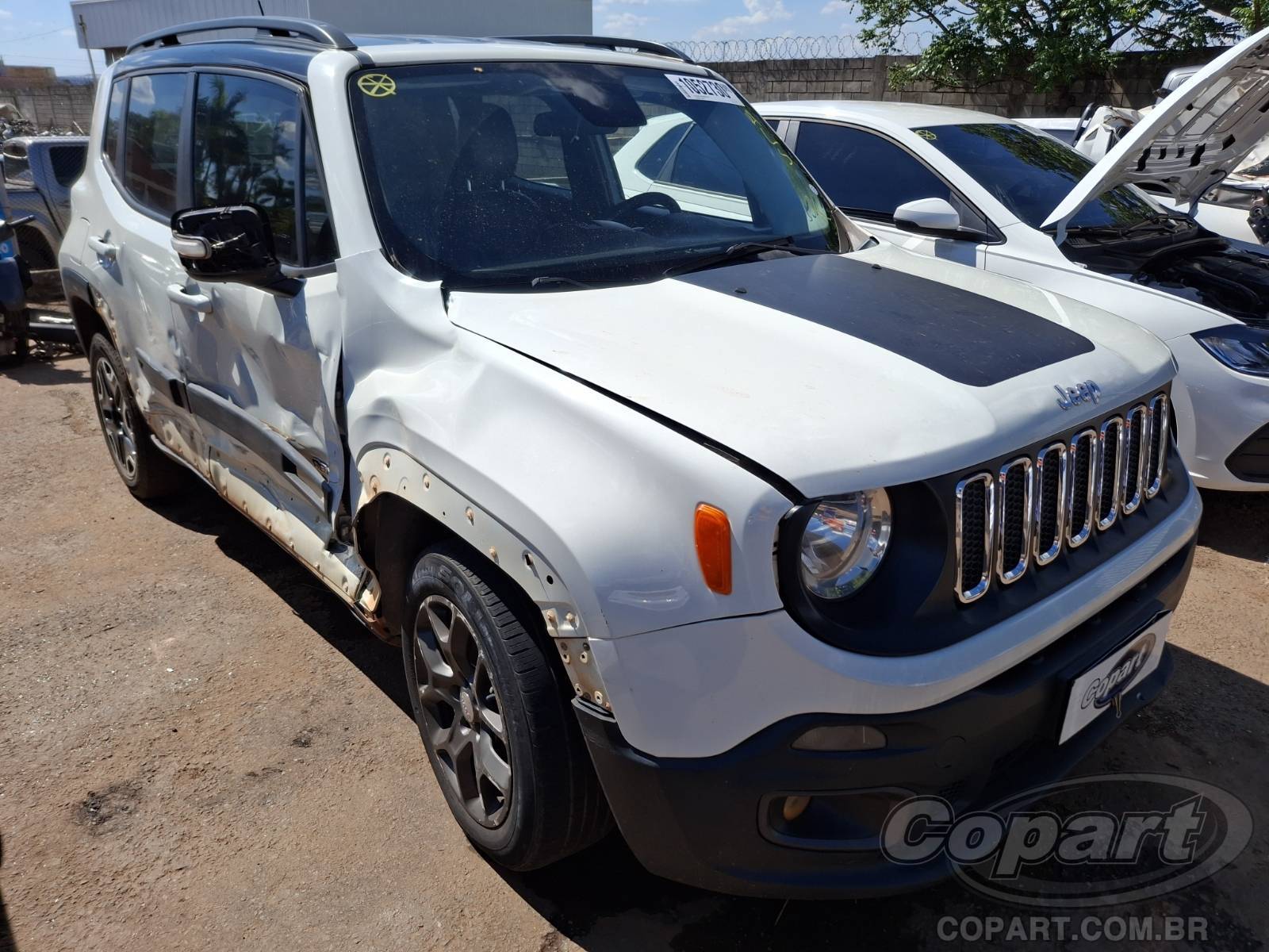 Veículo Fiat Renegade JEEP RENEGADE LONGITUDE 1.8 16V E.TORQ 2015 FLEX 2016 em leilão
