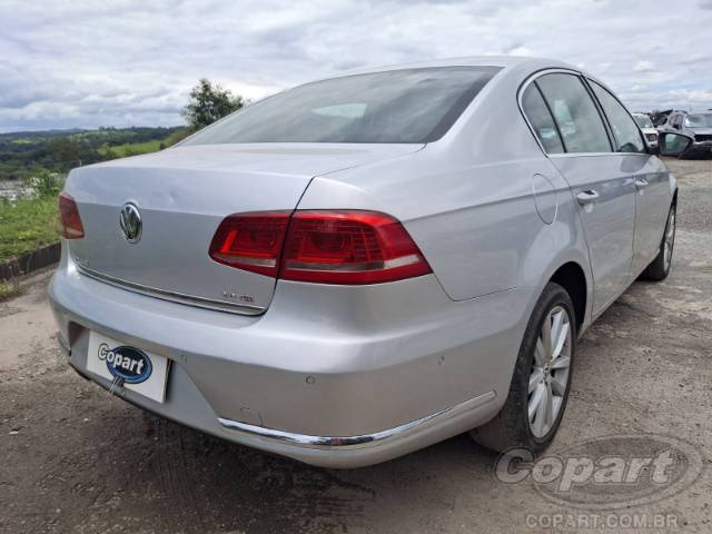 2011 VOLKSWAGEN PASSAT 
