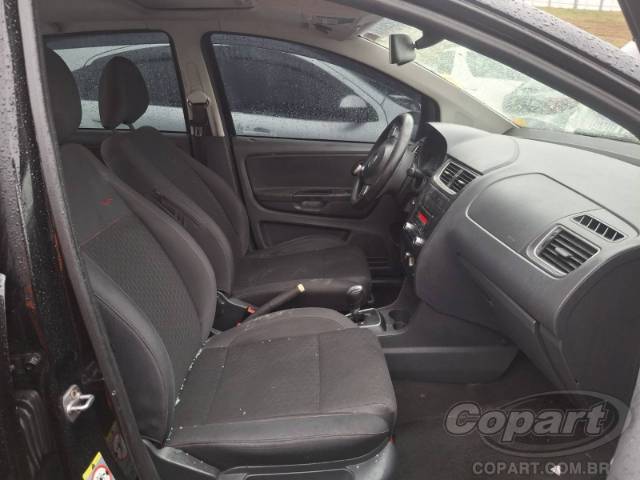 2013 VOLKSWAGEN FOX 