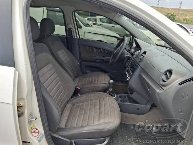 2013 VOLKSWAGEN VOYAGE 