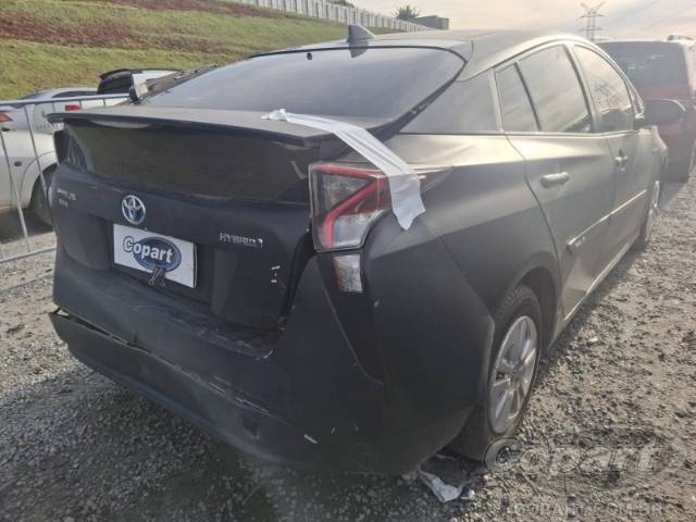 2017 TOYOTA PRIUS 