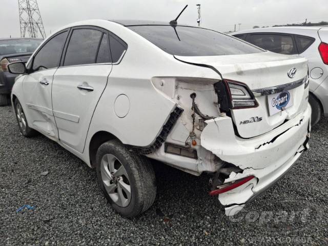 2016 HYUNDAI HB20S 