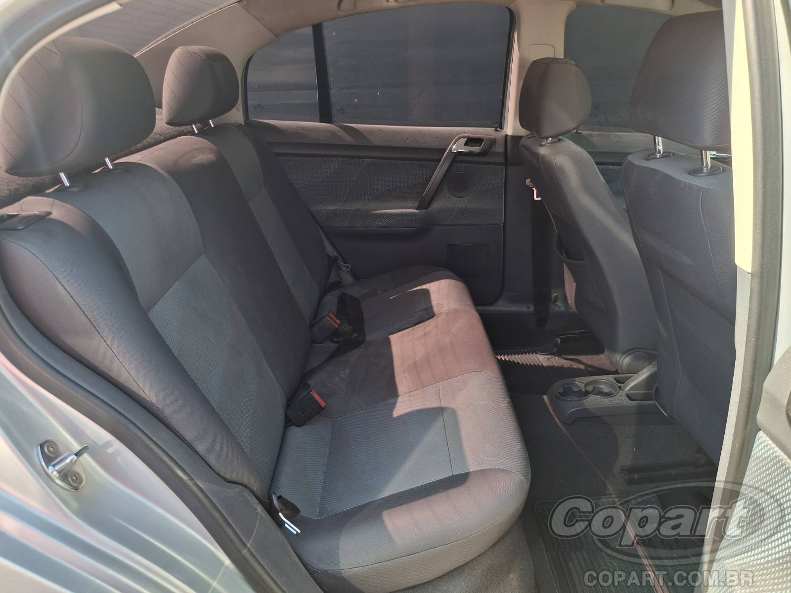 2010 VOLKSWAGEN POLO SEDAN — foto 6 de 10