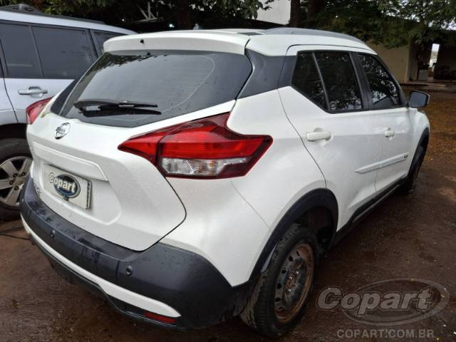 2017 NISSAN KICKS 