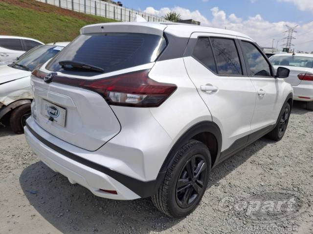 2025 NISSAN Kicks Play 