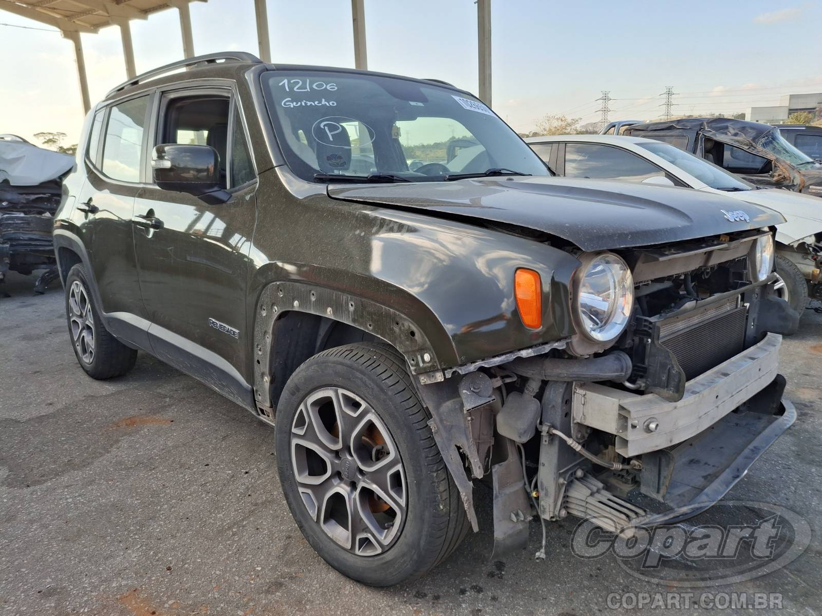 Veículo Fiat Renegade JEEP RENEGADE LONGITUDE 1.8 16V E.TORQ EVO FLEXIVEL ALCOOL/GASOLINA 2017 2018 em leilão