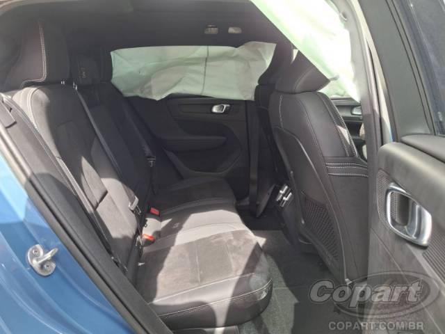 2023 VOLVO XC40 
