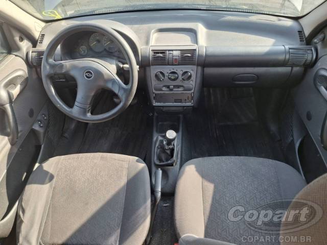 2004 CHEVROLET CORSA SEDAN 