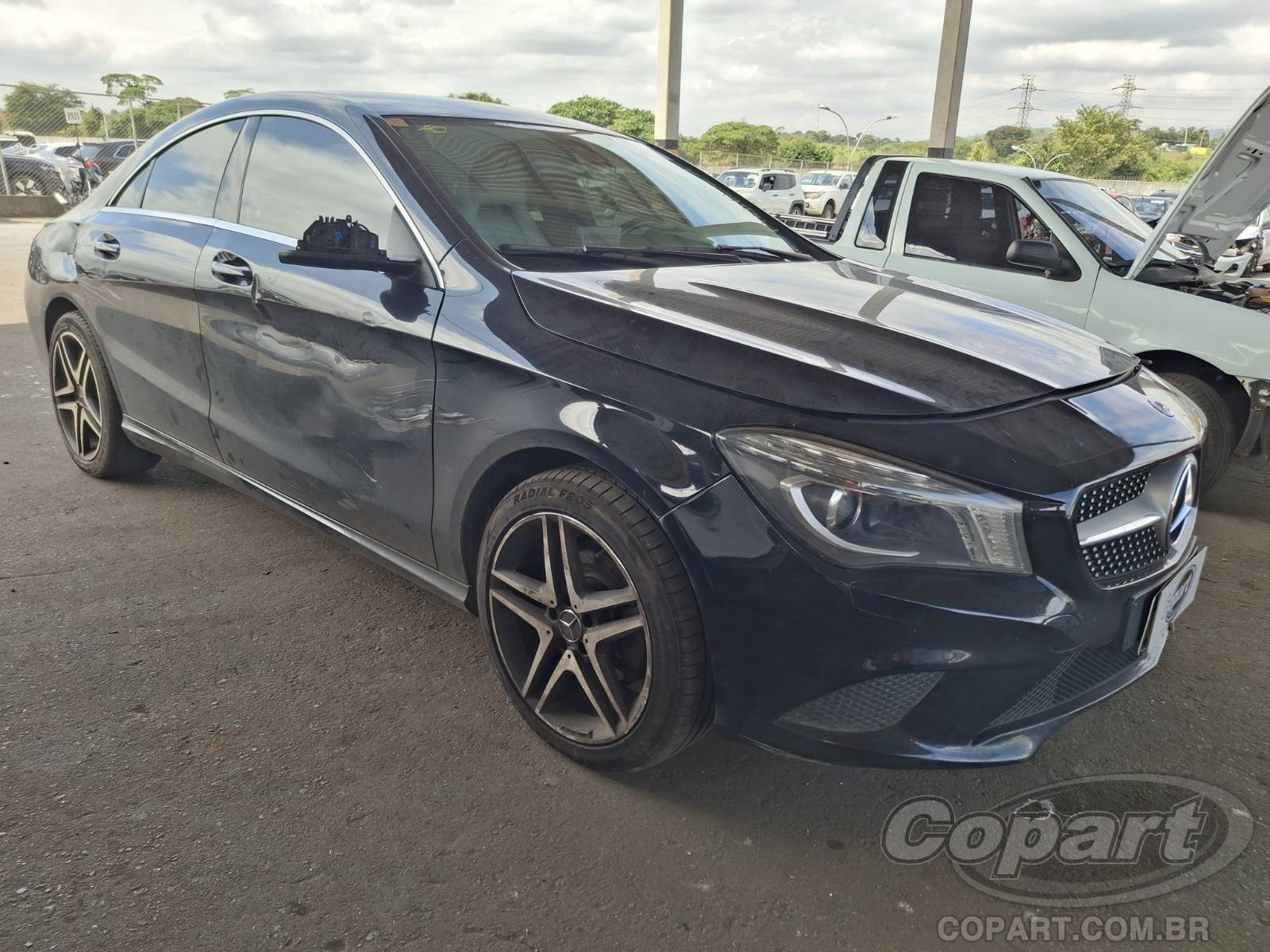 Veículo Mercedes-Benz Classe CLA Mercedes Benz Classe CLA 200 1.6 16V Turbo 2016 Colisão Pequena Monta 2016 em leilão