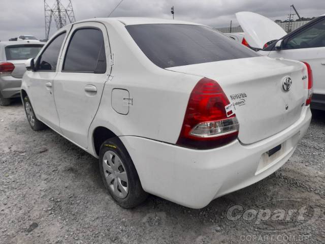 2015 TOYOTA ETIOS SEDA 