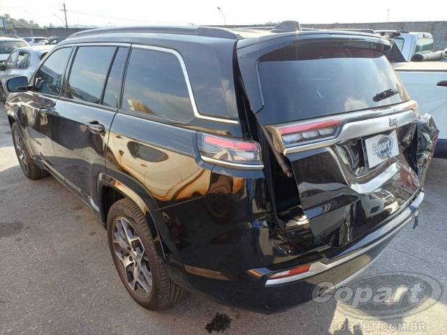 2025 JEEP COMMANDER 