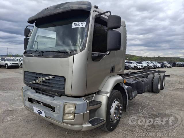 2011 VOLVO VM 