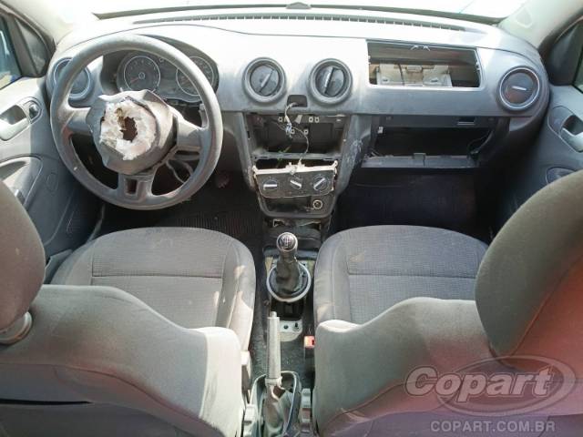2014 VOLKSWAGEN VOYAGE 