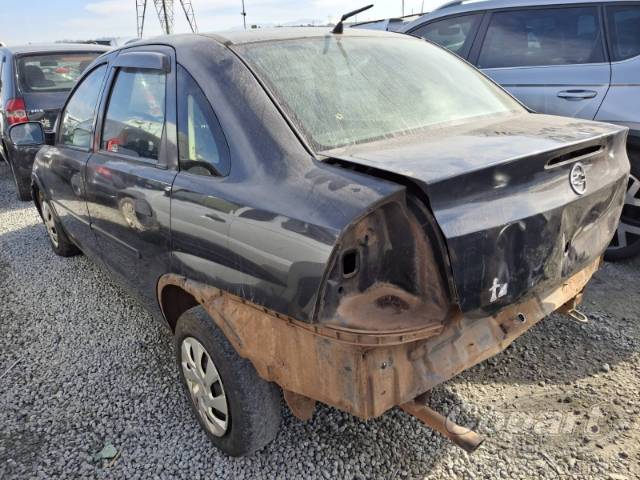 2002 CHEVROLET CORSA SEDAN 