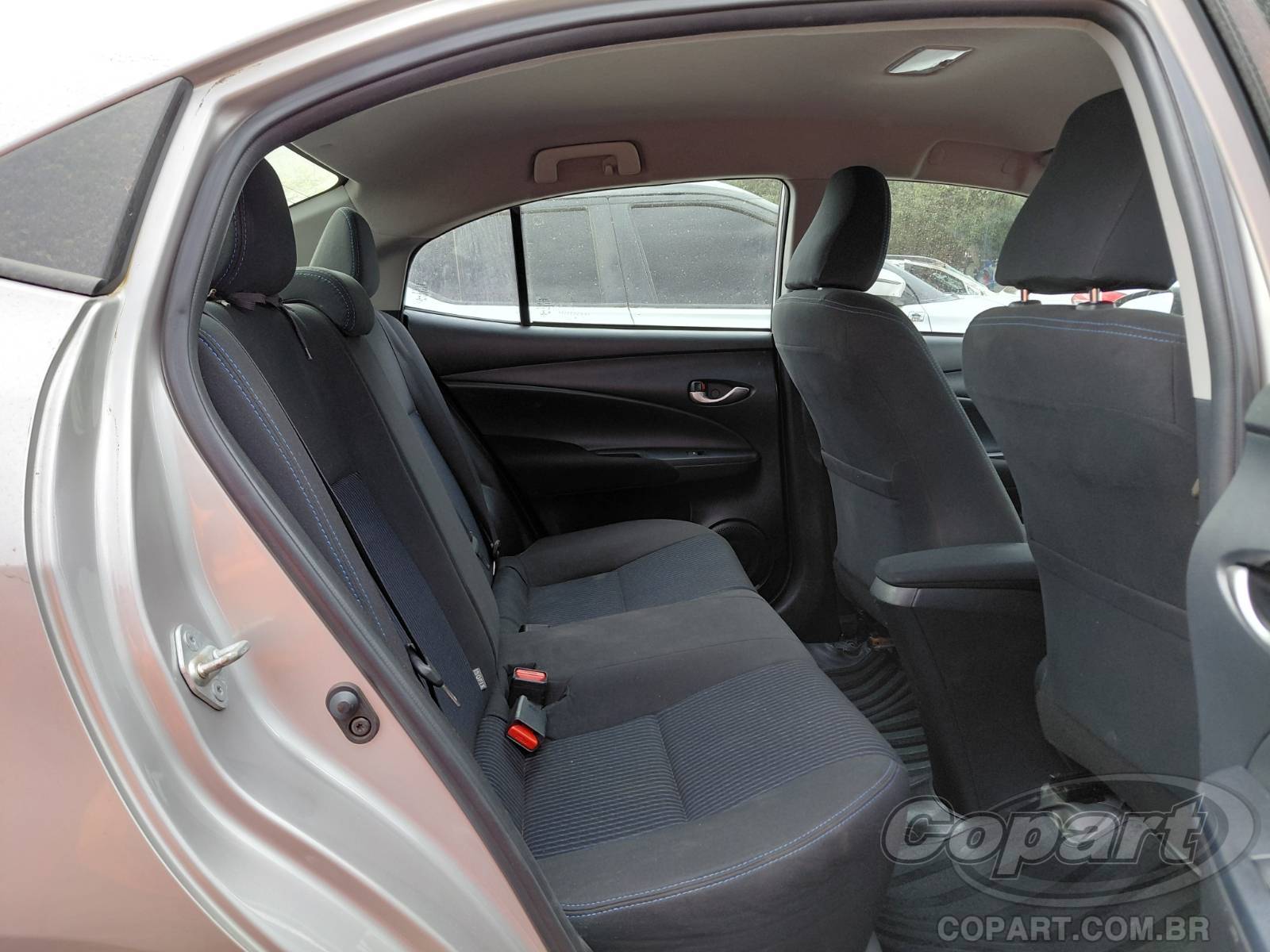2019 TOYOTA YARIS SEDA — foto 6 de 10