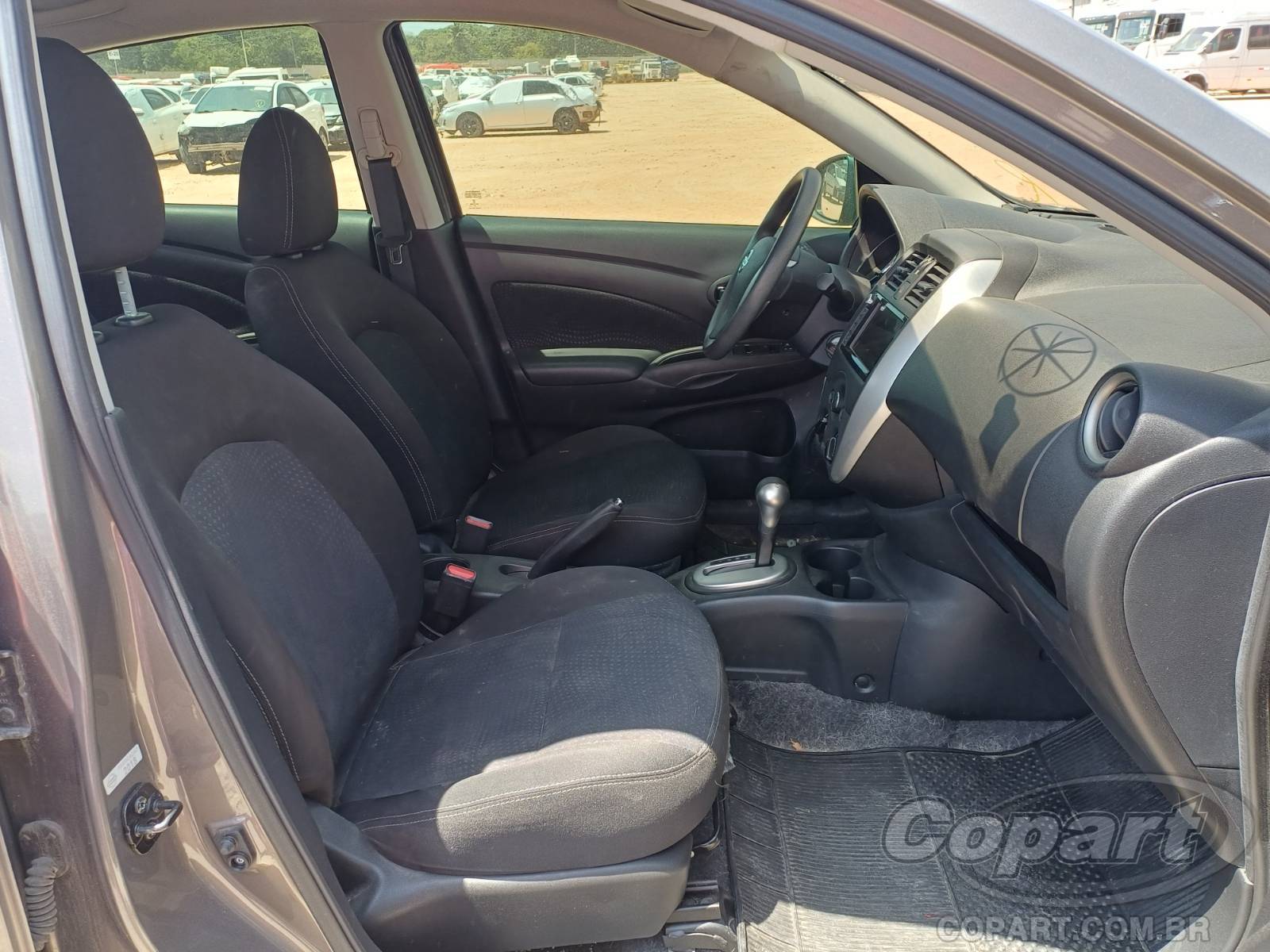 2019 NISSAN VERSA — foto 5 de 11