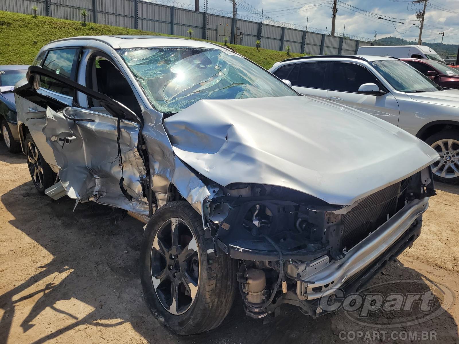 Volvo XC60 TOP AWD 3.0 I6 Turbo 2014 Colisão Média Monta