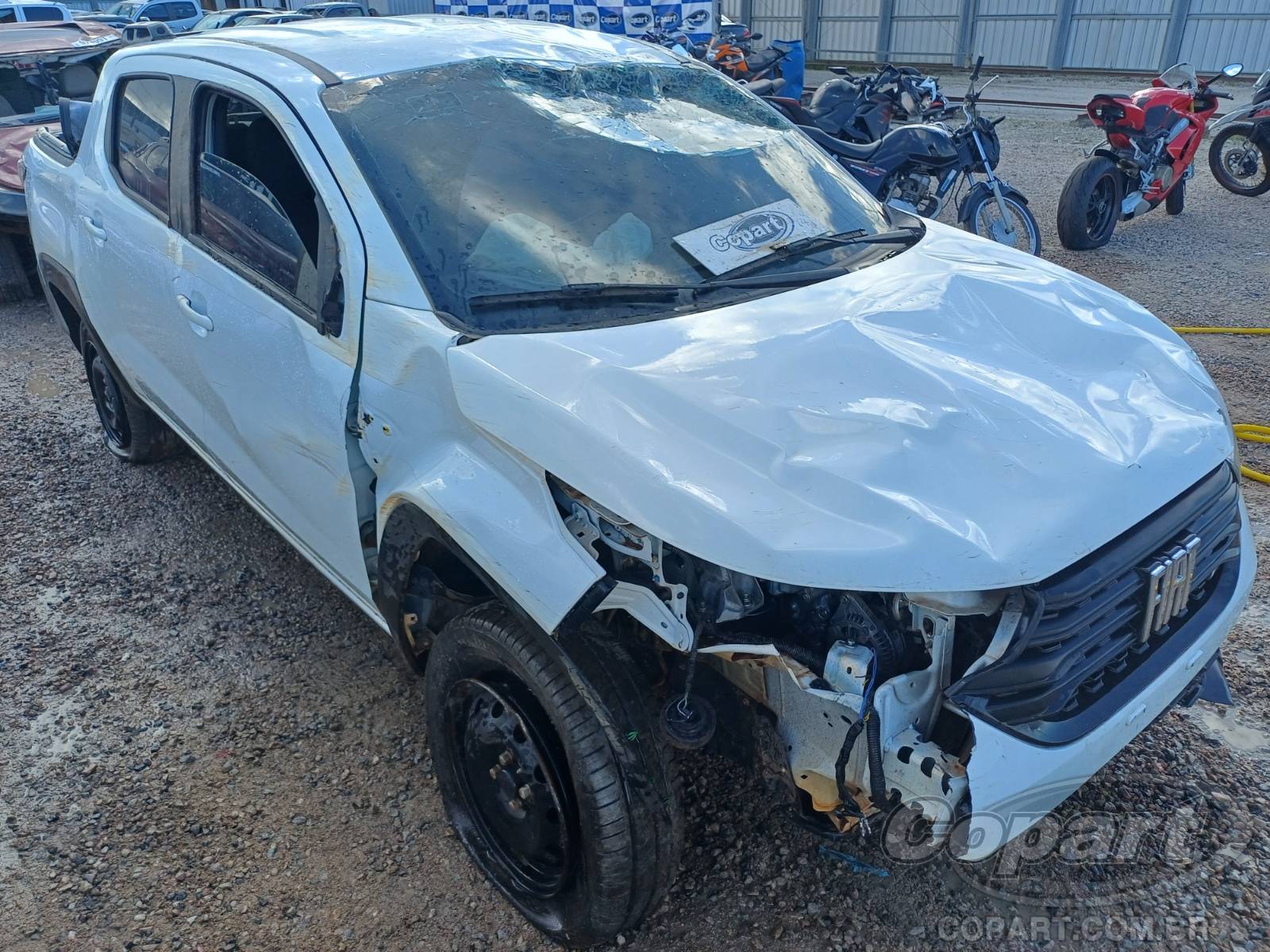 Veículo Fiat Strada Fiat Strada CD Freedom 1.3 Firefly 2024 Médio Dano Frontal 2025 em leilão