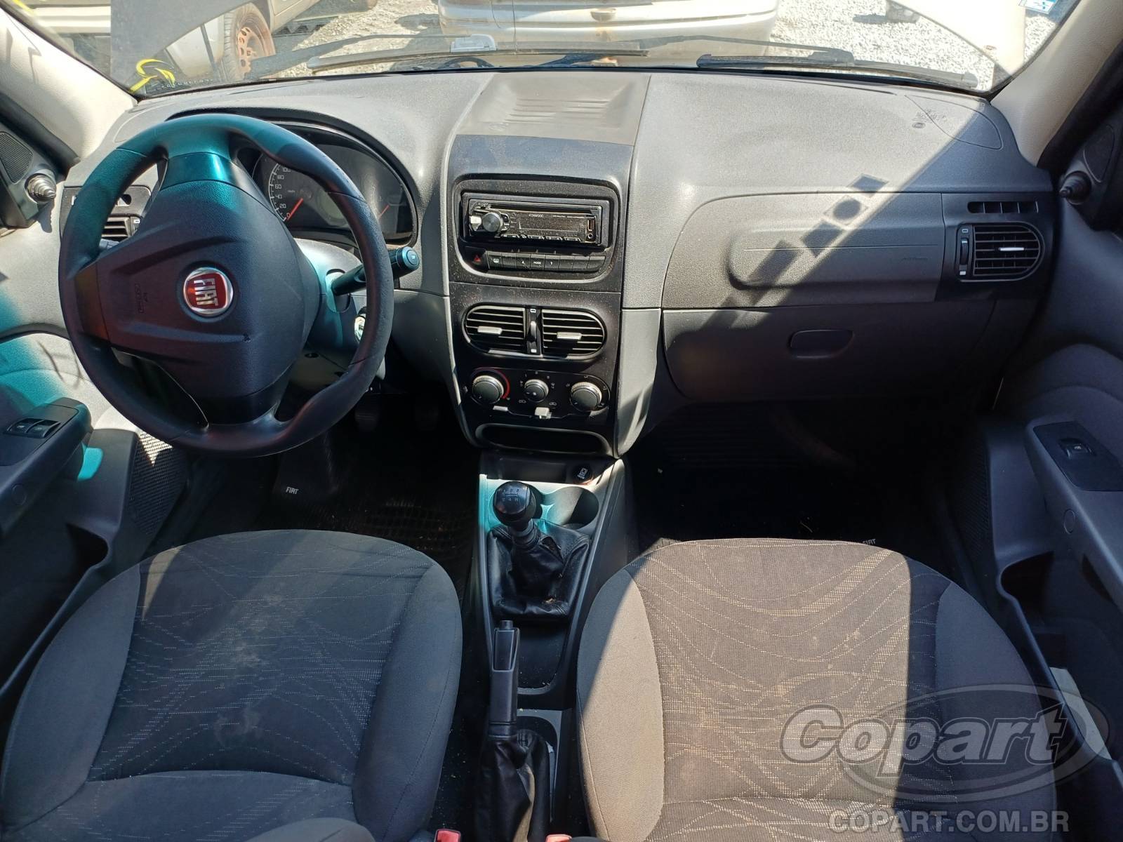 Foto 9 de 11: 2015 FIAT SIENA