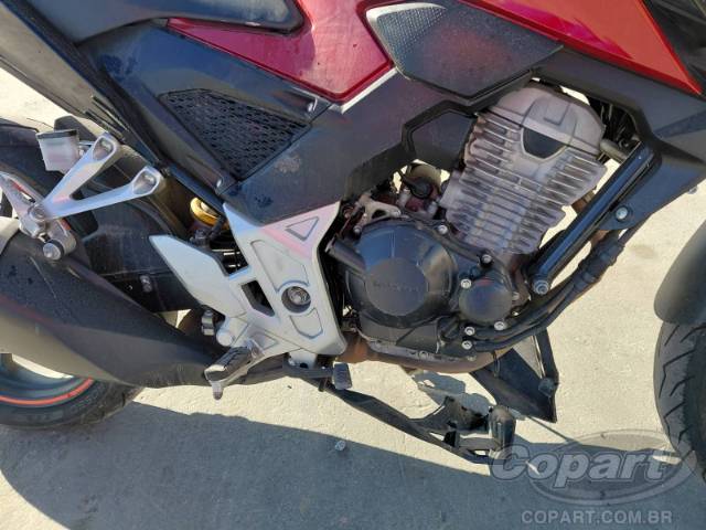 2025 HONDA CB 300F 