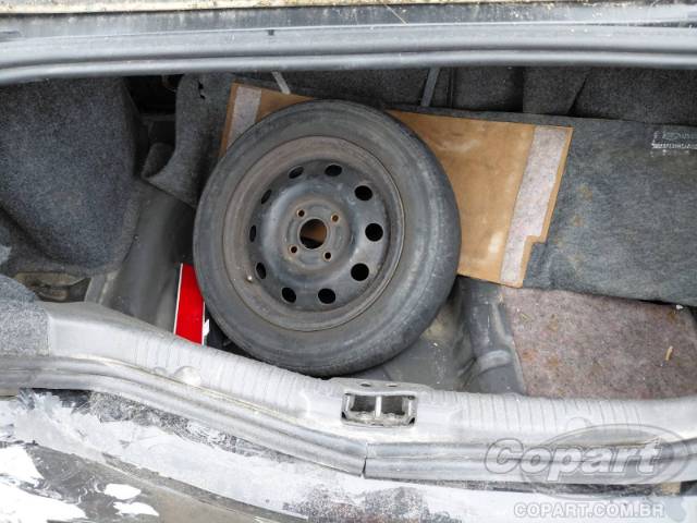2005 FORD FIESTA SEDAN 