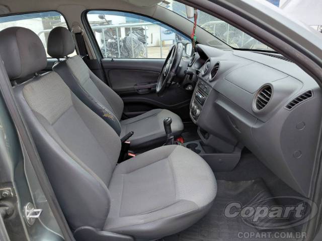 2010 VOLKSWAGEN VOYAGE 