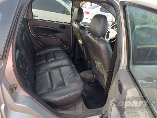 2006 FORD FIESTA SEDAN 