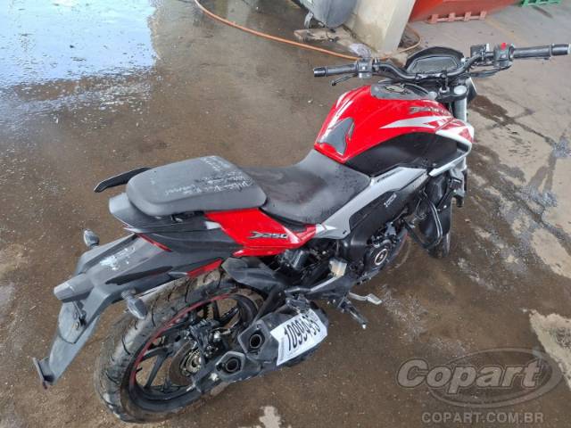 2025 BAJAJ DOMINAR 