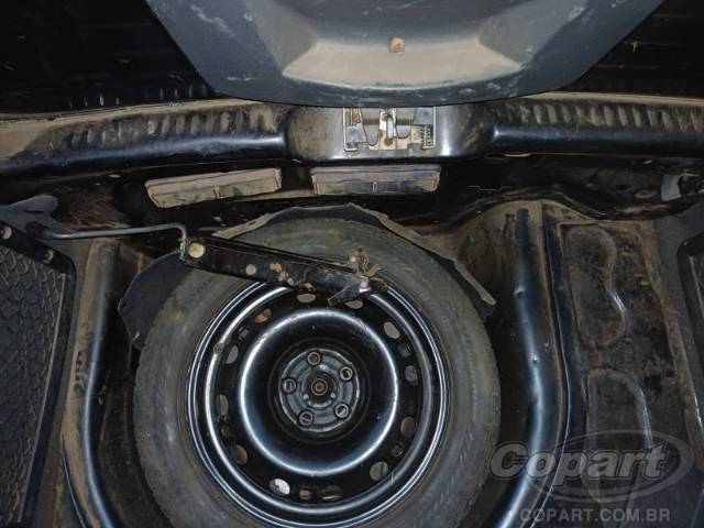 2011 VOLKSWAGEN FOX 