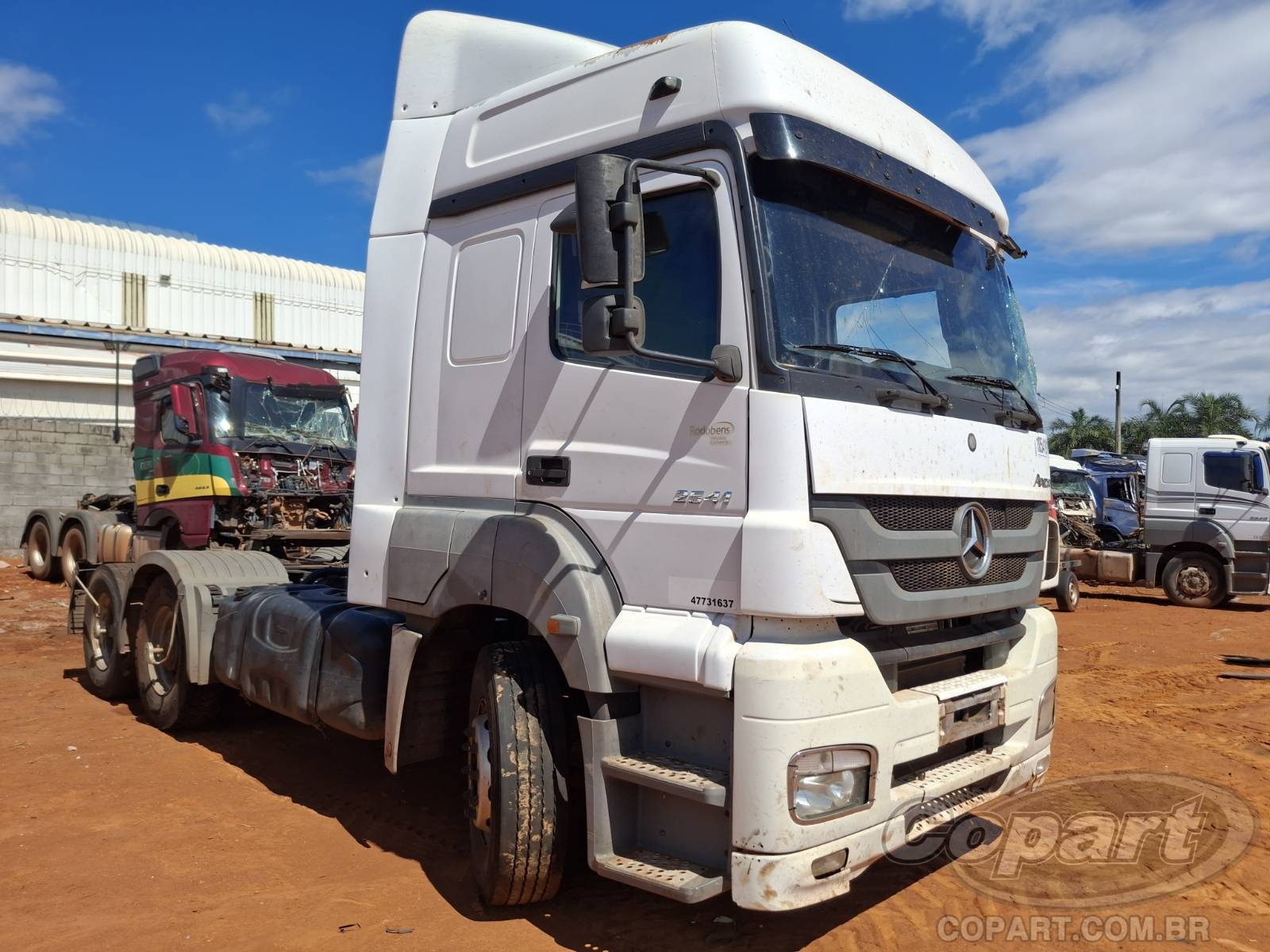 Veículo MERCEDES-BENZ Axor 2013 MERCEDES BENZ AXOR Axor 2541 S Caminhão 2013 em leilão