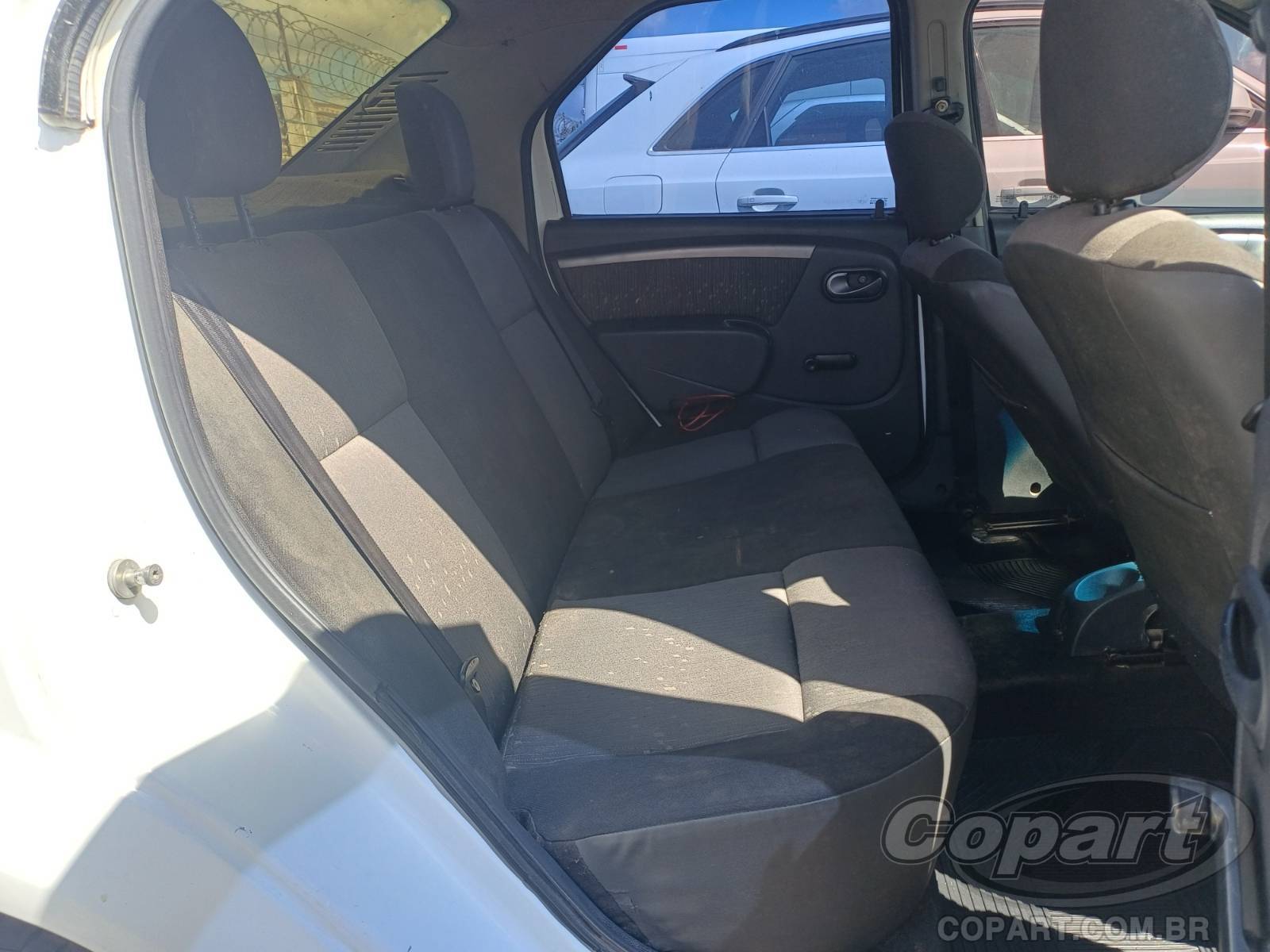 Foto 6 de 10: 2012 RENAULT LOGAN
