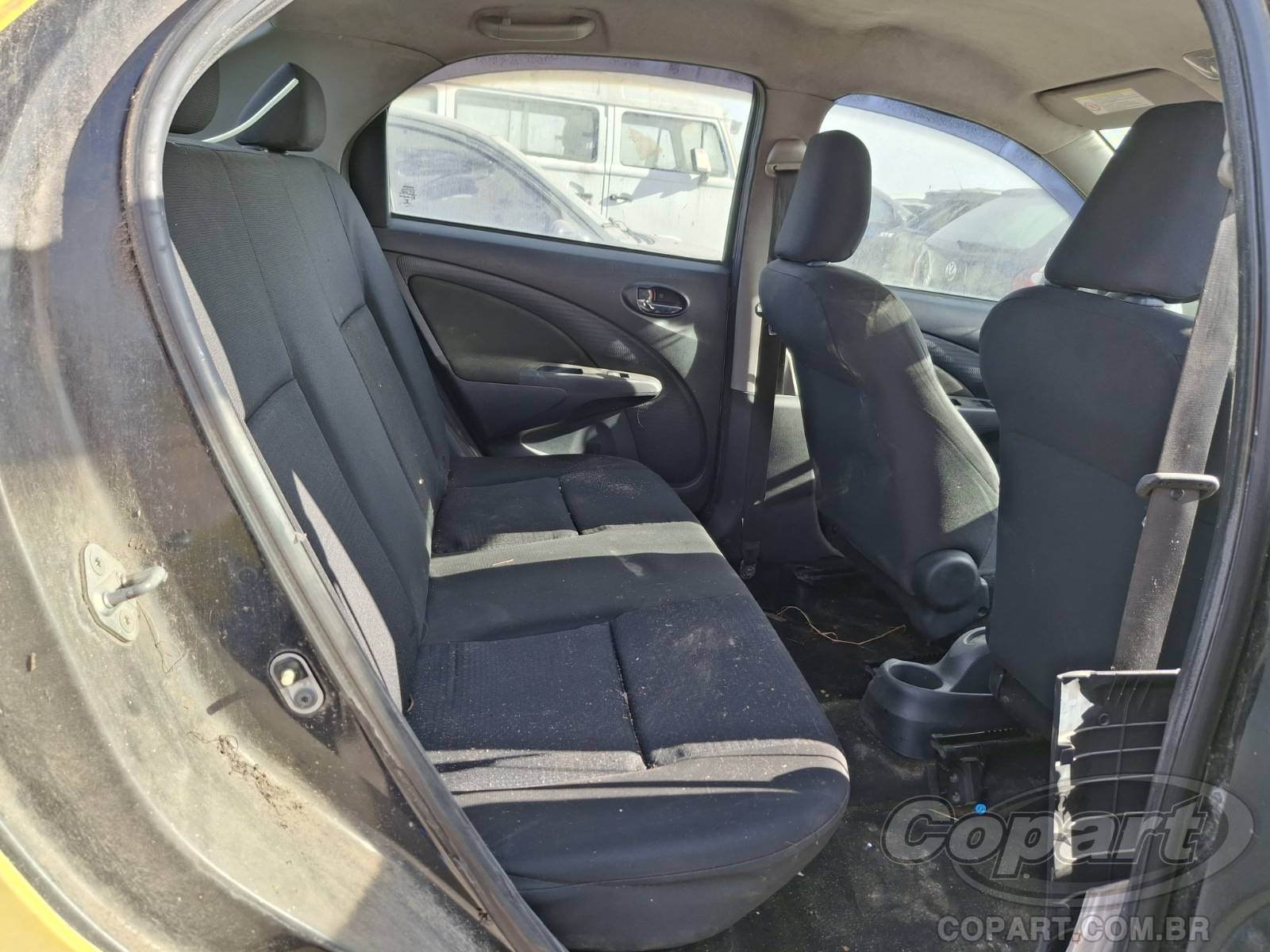 2016 TOYOTA ETIOS SEDA — foto 6 de 11