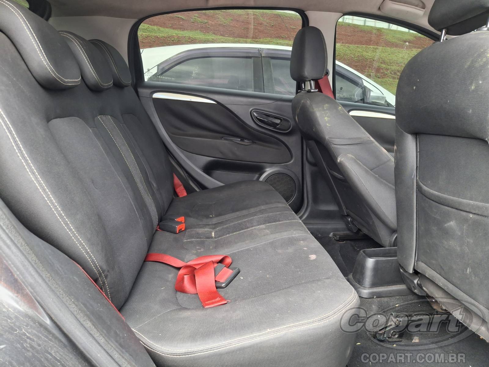 Foto 6 de 10: 2013 FIAT PUNTO