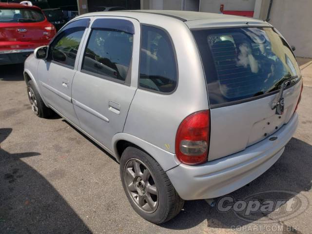 2002 CHEVROLET CORSA 