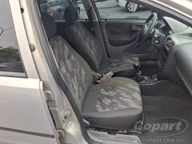 2005 CHEVROLET CORSA SEDAN 