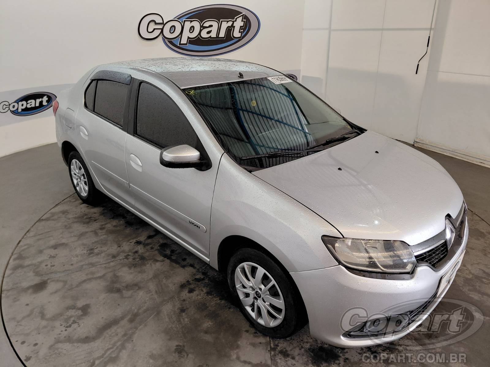 Renault Logan 2014 em leilão