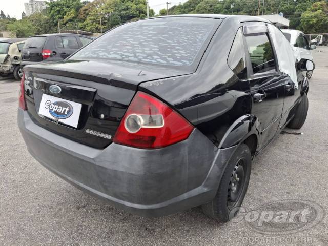 2005 FORD FIESTA SEDAN 