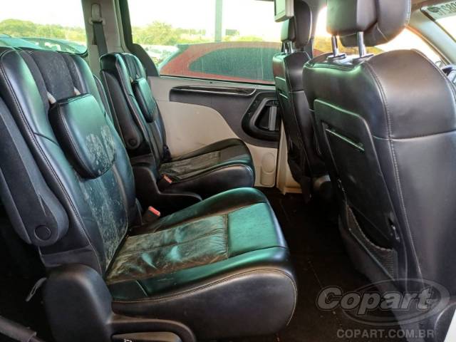 2011 CHRYSLER TOWN   COUNTRY 