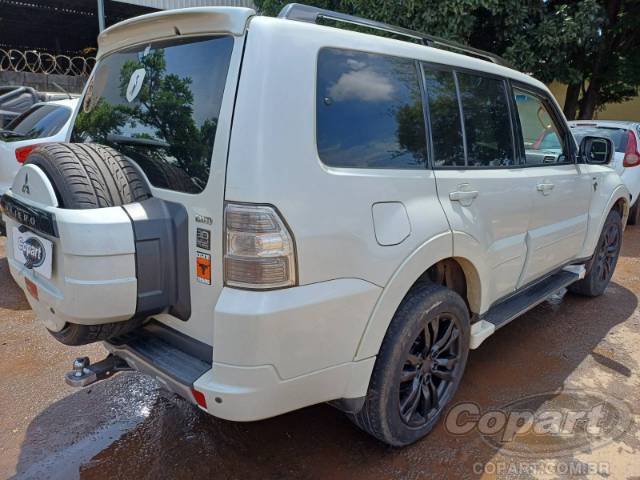 2013 MITSUBISHI PAJERO FULL 