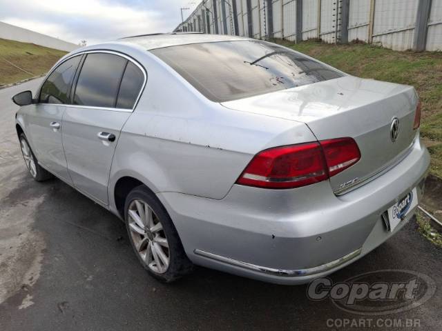 2011 VOLKSWAGEN PASSAT 