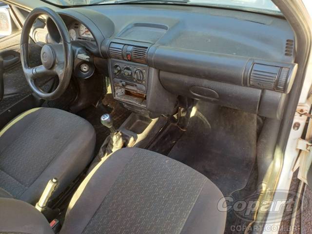 2001 CHEVROLET CORSA 
