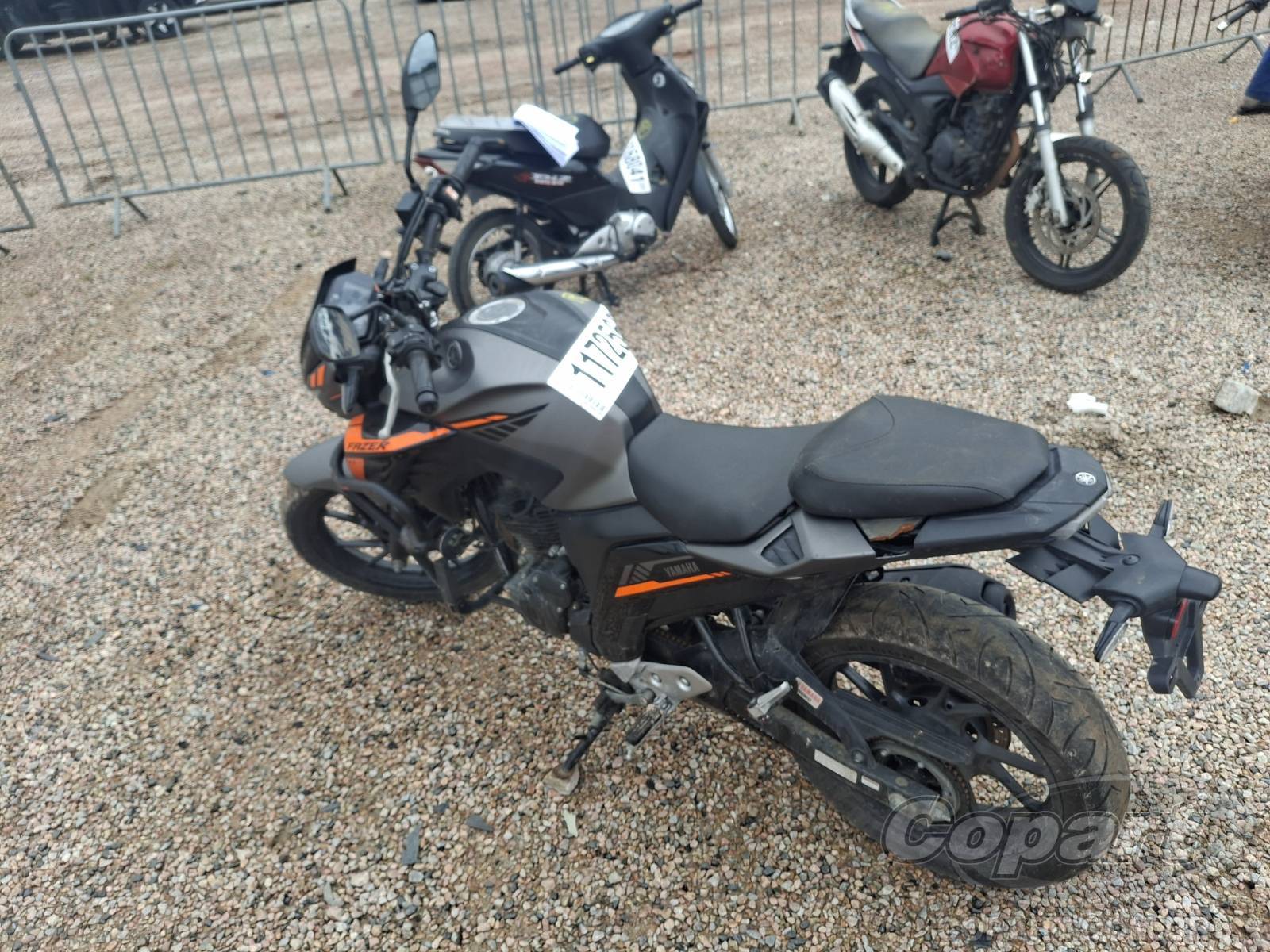 Foto 3: 2025 YAMAHA FZ25 FAZER