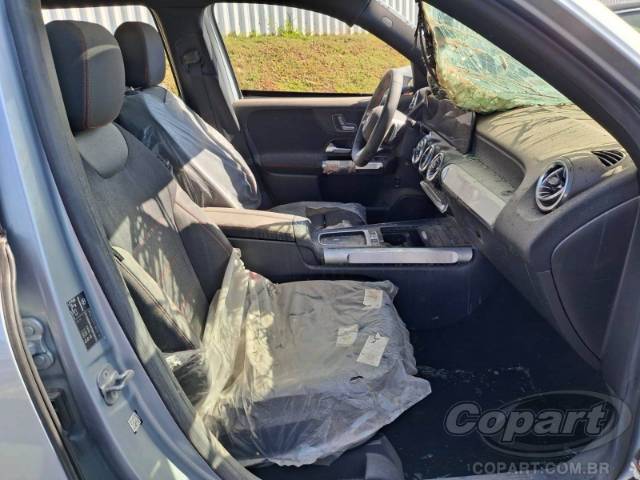 2025 MERCEDES BENZ GLB 