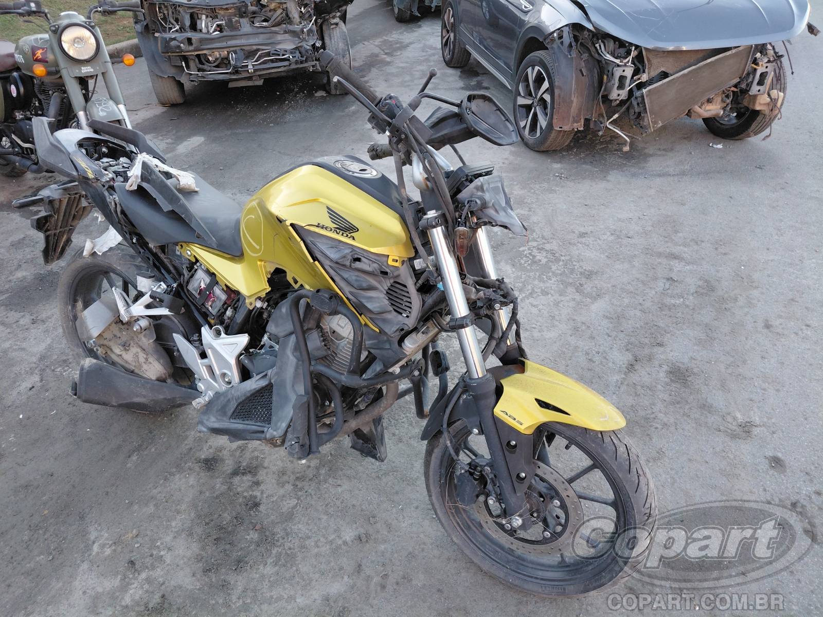 Honda CB 300f 2024 em leilão